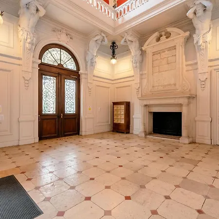 Le Chateau Des Sorciers & Experience Apartmán *